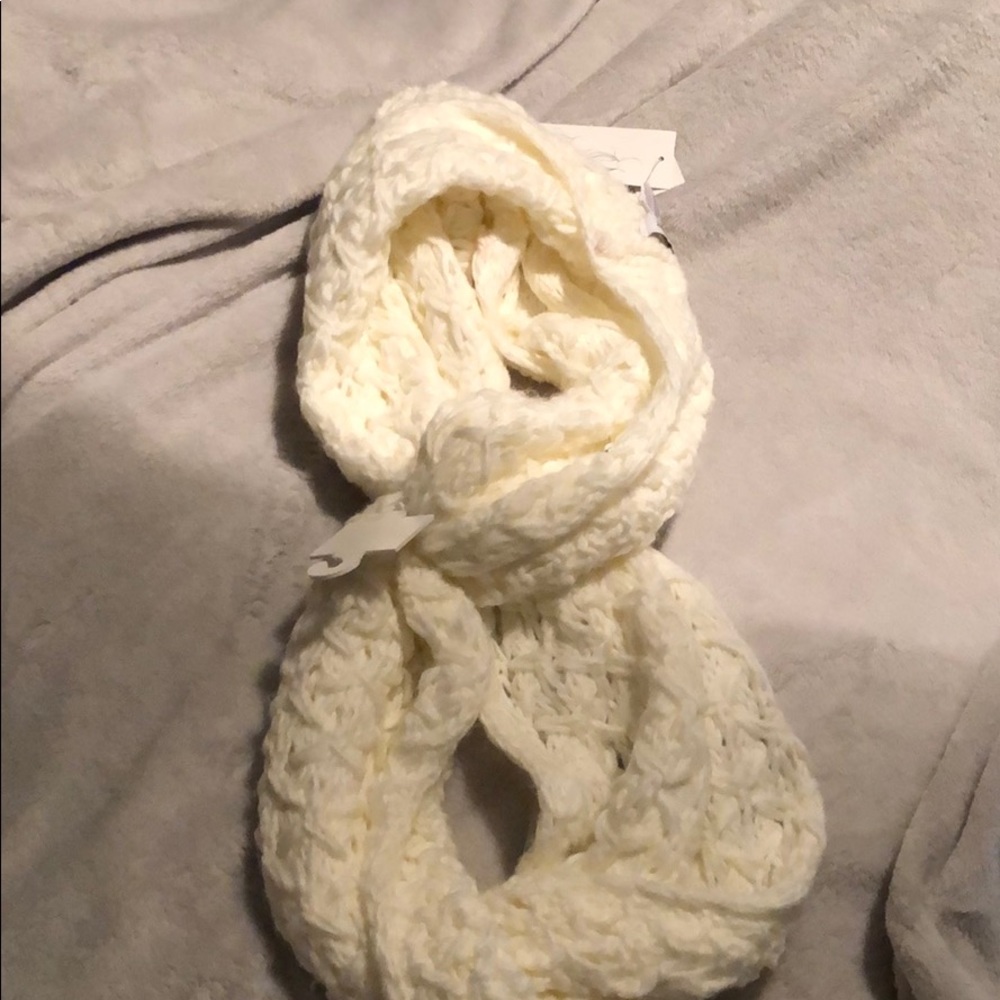 Infinity Scarf - Picture 2 of 4